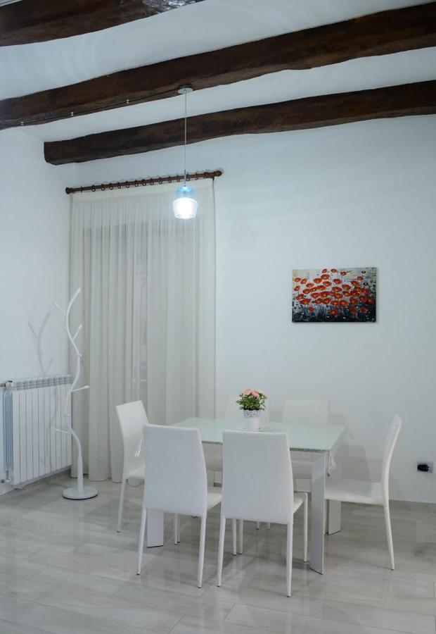 Al Teatro Verdi Luxury Apartment Salerno Exterior foto